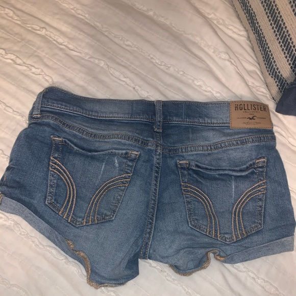 SHORTS - Picture 3 of 3